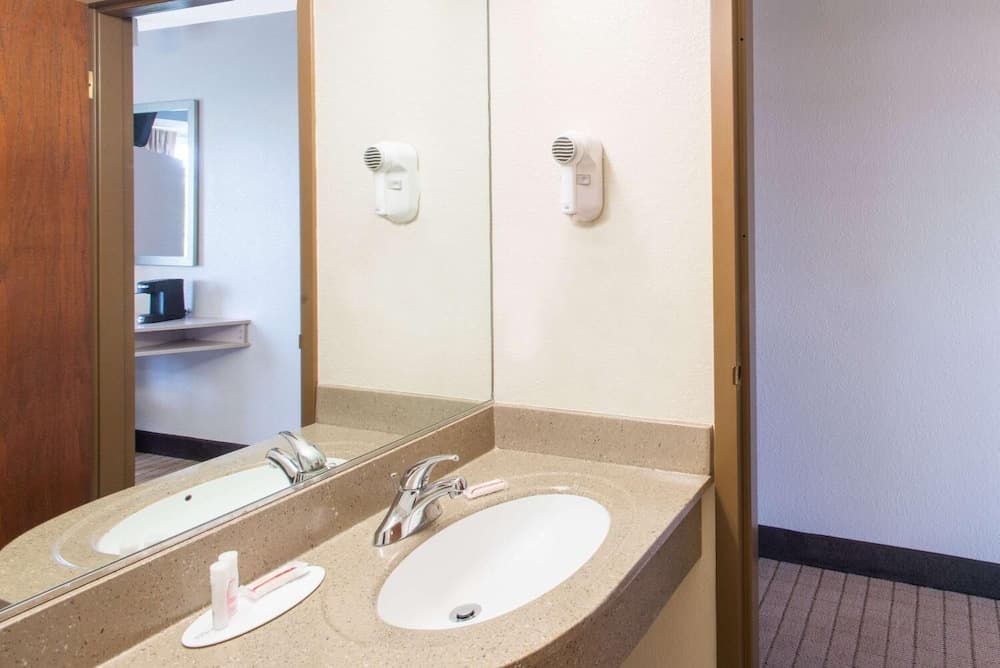 Microtel Inn & Suites by Wyndham Seneca Falls gallery photo in Waterloo — image 15