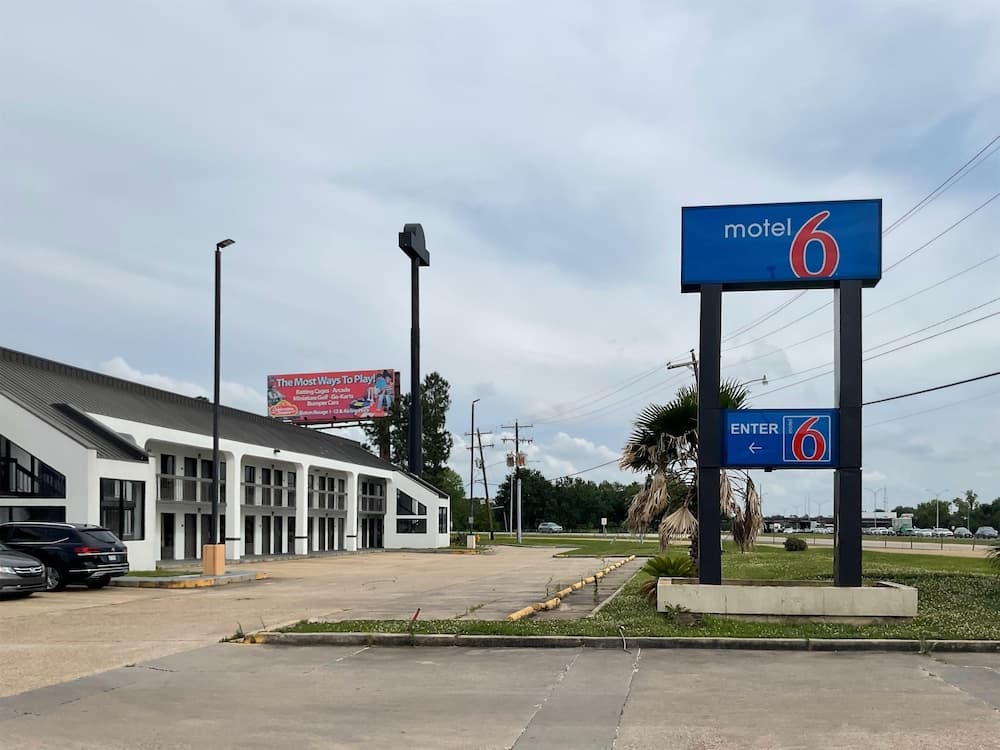 Motel 6 Baton Rouge, LA - East - I-12 featured exterior or lobby in Baton Rouge, LA — similar hotel