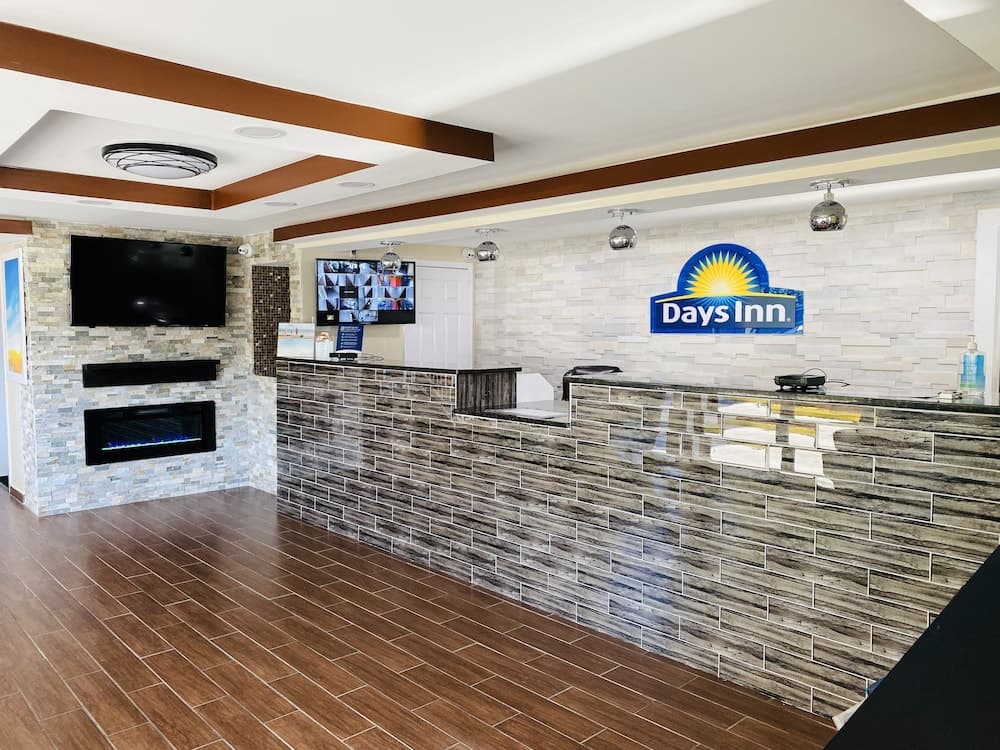 Days Inn by Wyndham Sharonville interior in Sharonville, OH — gallery photo 2