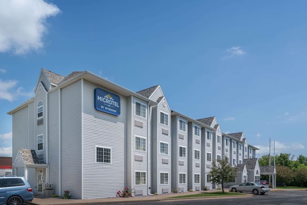 Microtel Inn by Wyndham Onalaska/La Crosse featured exterior or lobby in Onalaska, WI — similar hotel