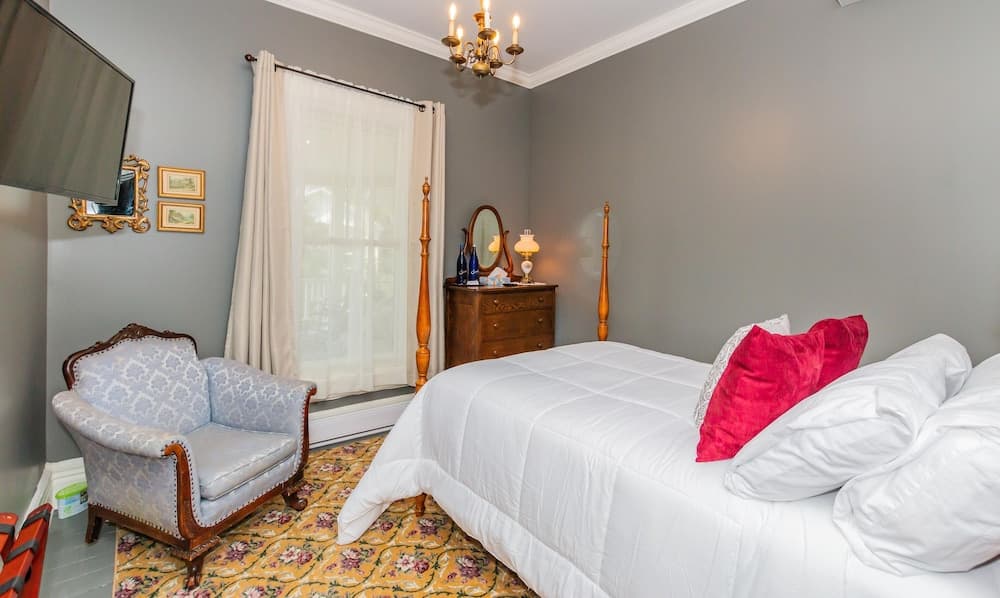 Historic Hotel Broadalbin interior in Broadalbin — gallery photo 2