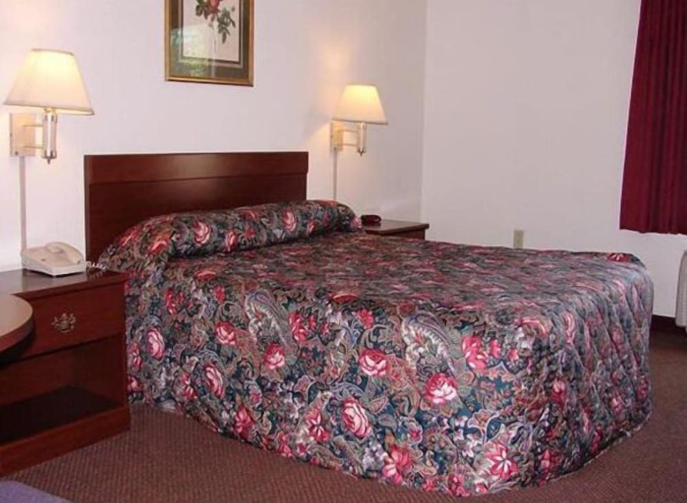 Red Carpet Inn Chambersburg gallery photo in Chambersburg, PA — image 11