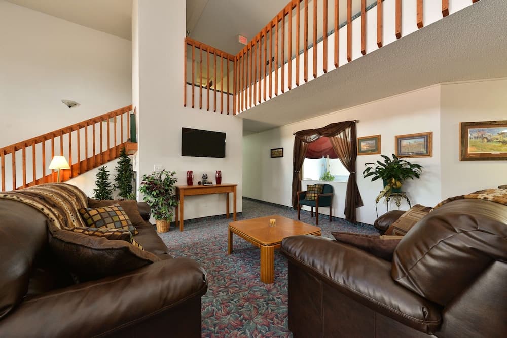 Americas Best Value Inn & Suites Clear Lake featured exterior or lobby in Clear Lake, SD — similar hotel