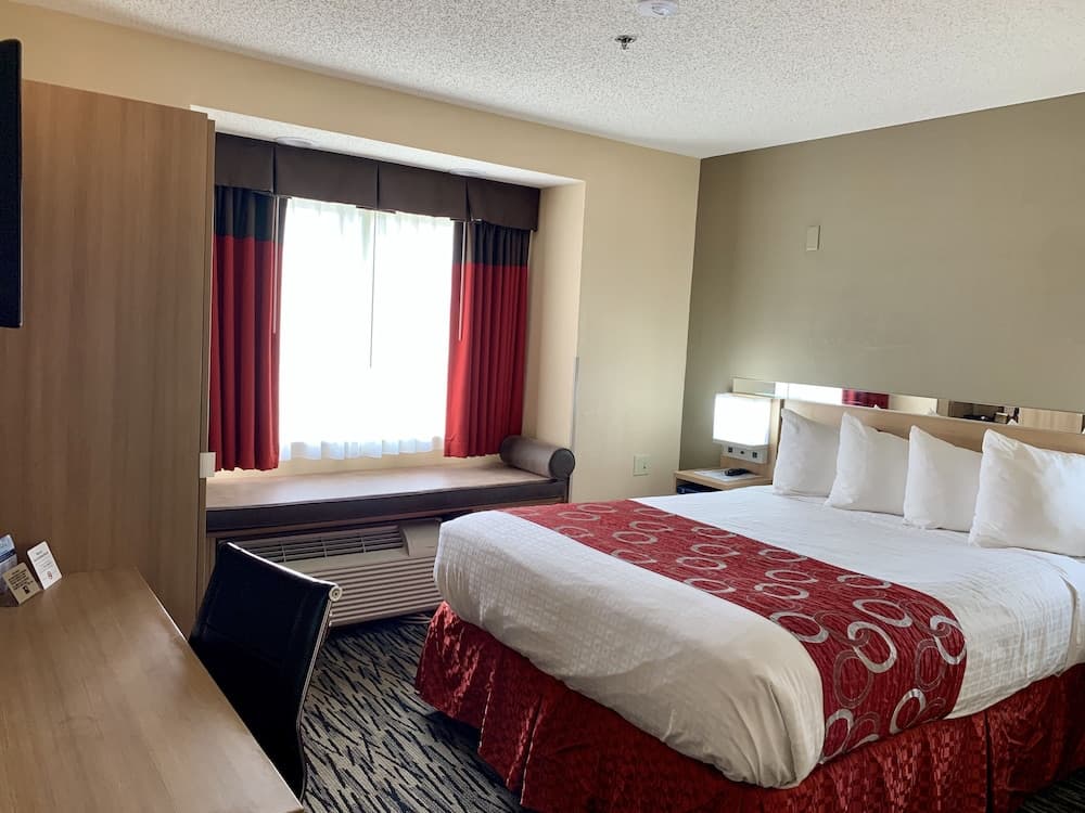 Microtel Inn & Suites by Wyndham Charleston WV gallery photo in South Charleston, WV — image 22