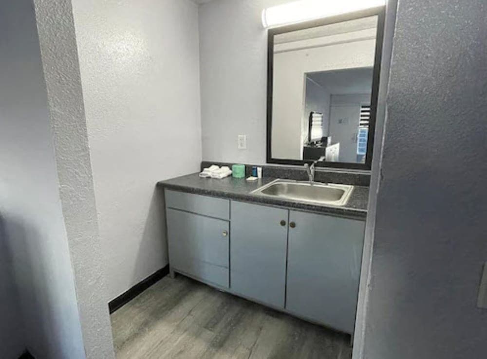 Budgetel Inn & Suites interior in Chattanooga, TN — gallery photo 2