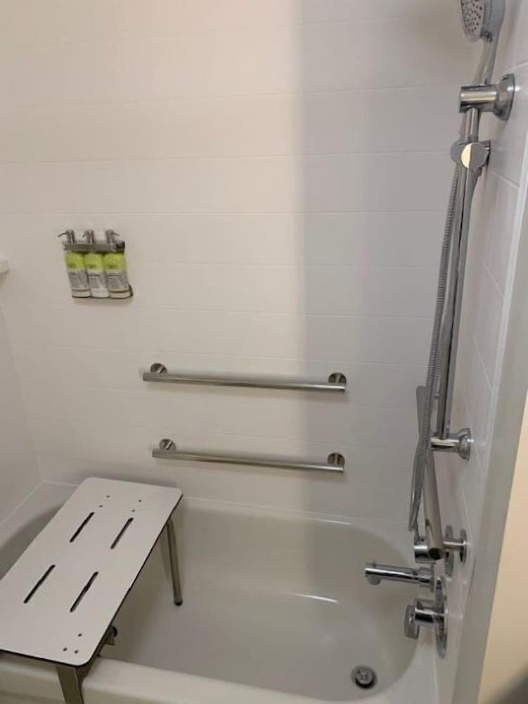 Holiday Inn Express & Suites Wilmington West - Medical Park by IHG gallery photo in Wilmington, NC — image 40