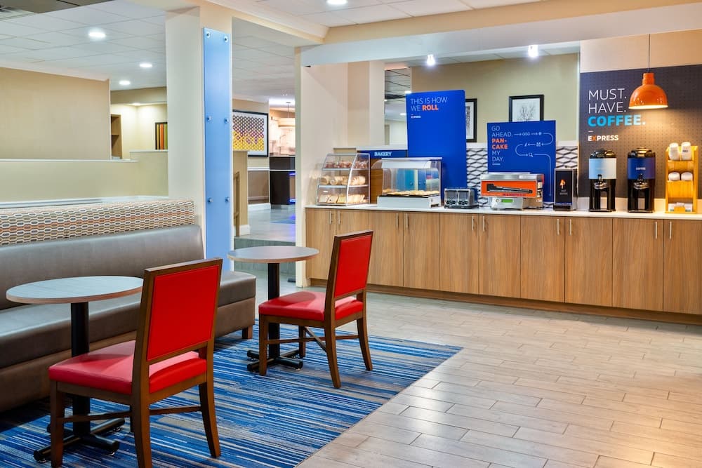 Holiday Inn Express & Suites Naples North - Bonita Springs by IHG gallery photo in Bonita Springs, FL — image 21
