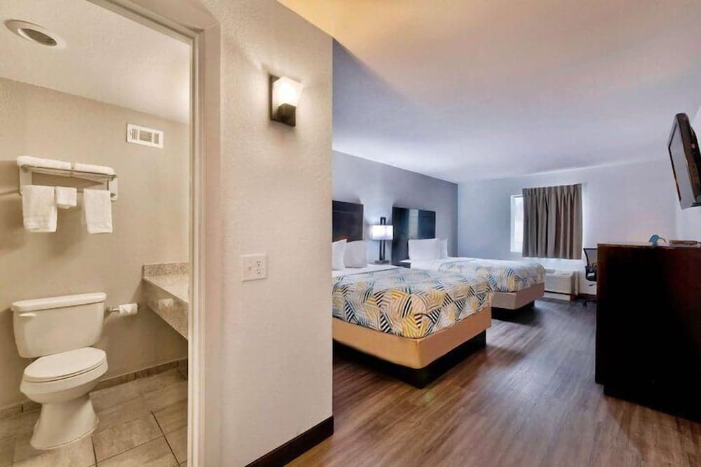 Home Place Suites interior in Bartlesville, OK — gallery photo 2