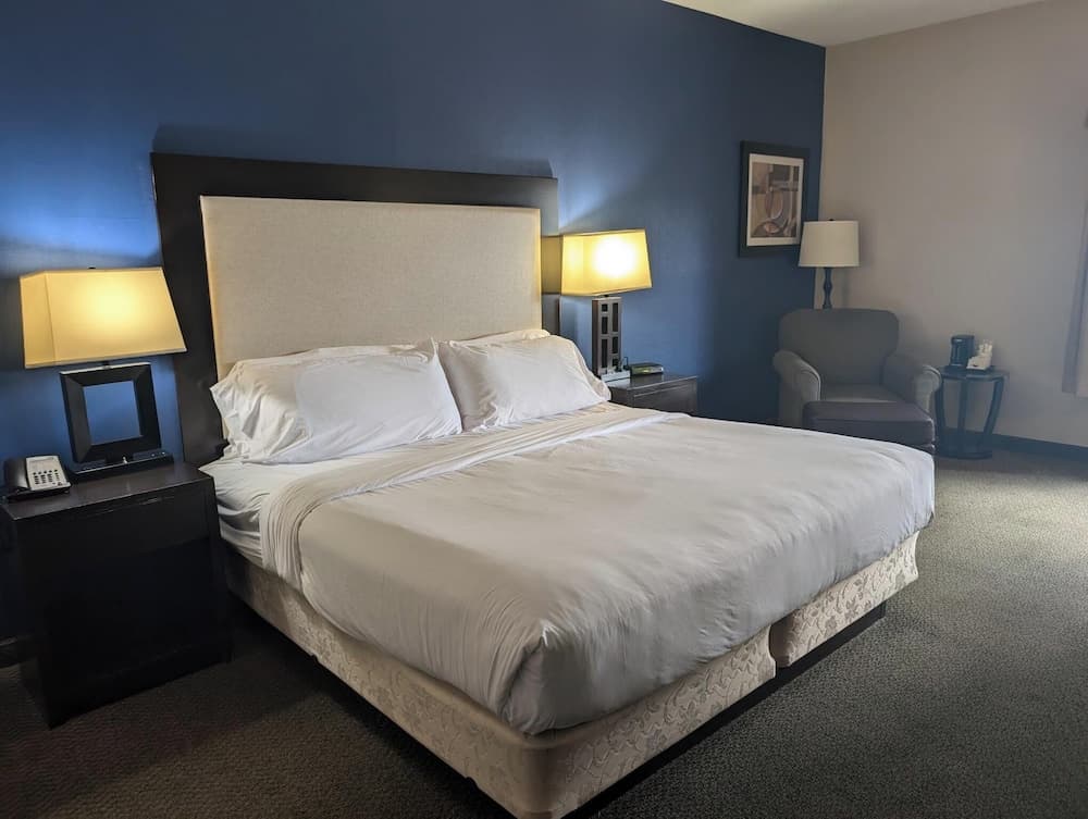 Wingate by Wyndham Ashland interior in Ashland, OH — gallery photo 2