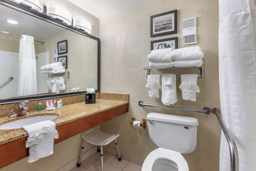 Comfort Inn Escondido San Diego North County interior in Escondido, CA — gallery photo 2