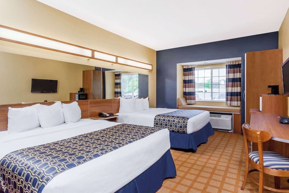 Microtel Inn & Suites by Wyndham Dickson City/Scranton gallery photo in Scranton, PA — image 10