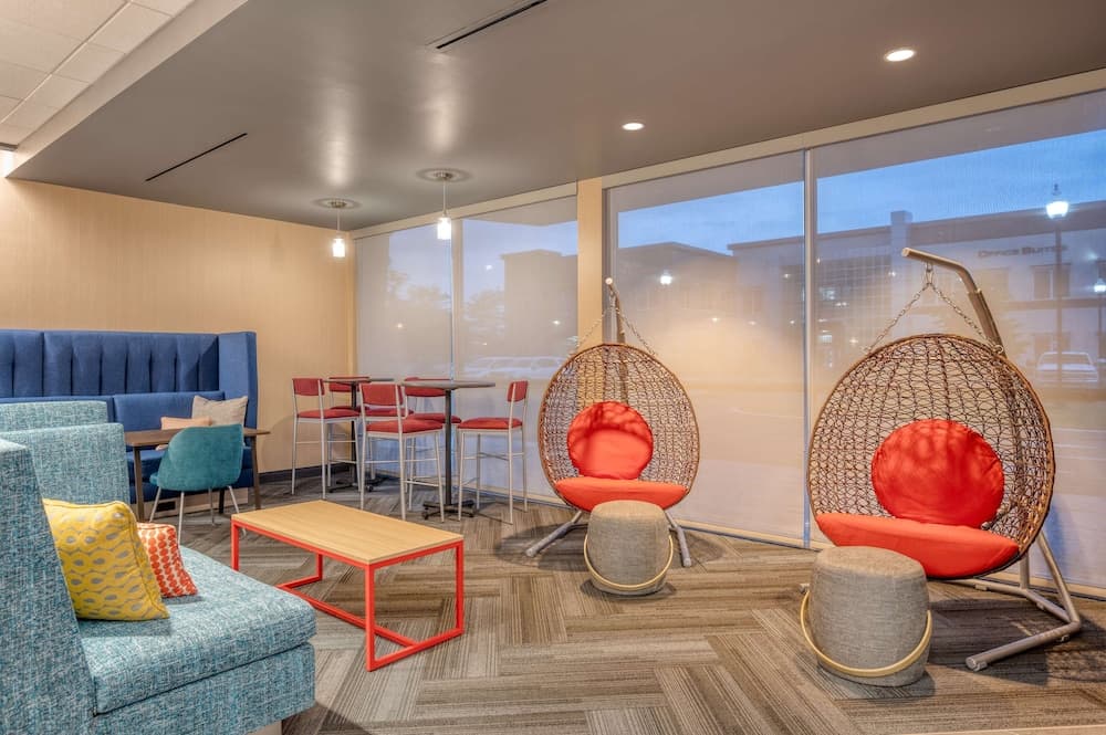 Tru By Hilton Indianapolis Lawrence, In interior in Indianapolis, IN — gallery photo 2
