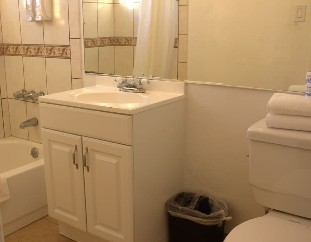 Tradewinds Hotel LAX Airport interior in Inglewood, CA — gallery photo 2