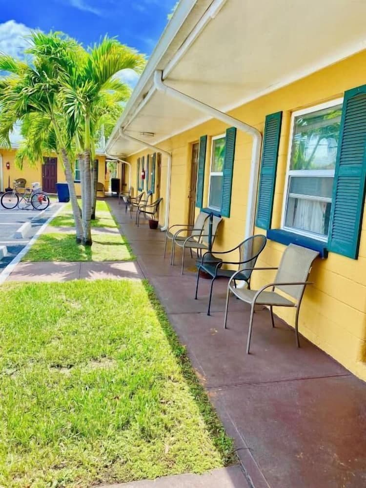 Glades Motel featured exterior or lobby in Naples, FL — similar hotel