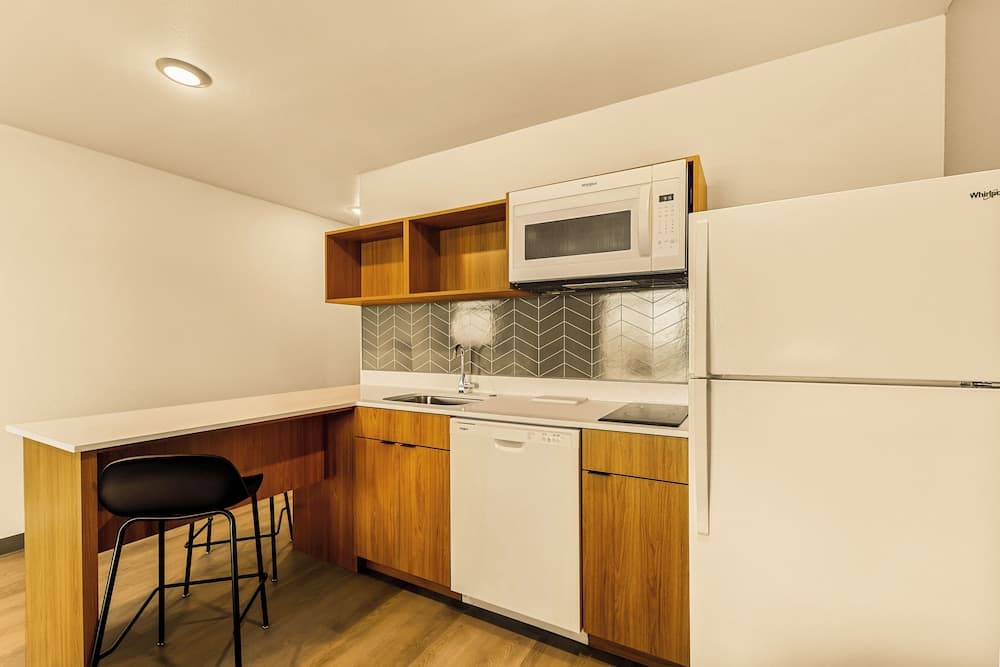 LivAway Suites Seattle-Renton gallery photo in Renton, WA — image 7