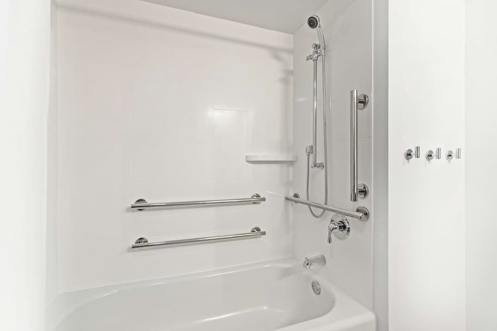 Hampton Inn & Suites Orlando Intl Dr N property views in Orlando, FL — gallery photo 3