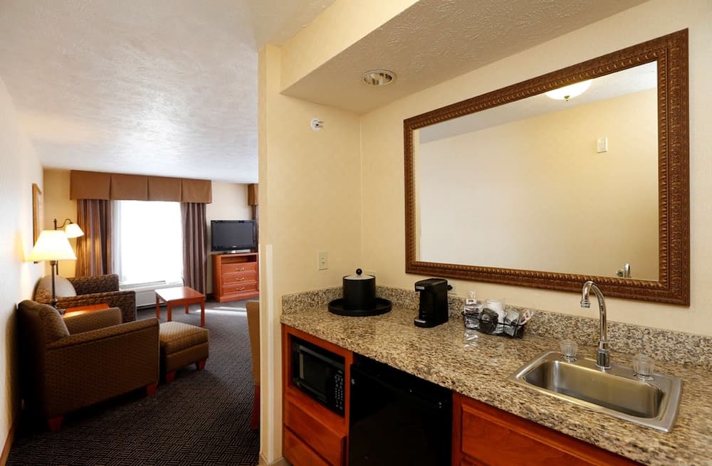 Hampton Inn Waterloo Cedar Valley gallery photo in Waterloo, IA — image 74