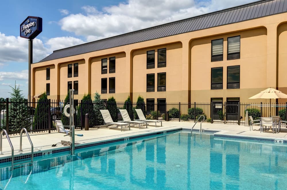 Hampton Inn Chambersburg interior in Chambersburg, PA — gallery photo 2