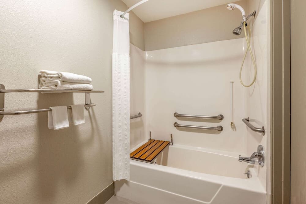 Days Inn by Wyndham Sturtevant / Racine / Mount Pleasant gallery photo in Mount Pleasant, WI — image 12