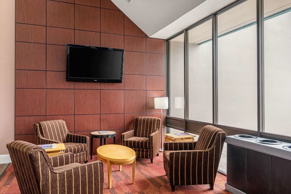 Quality Inn Tyler - Lindale interior in Tyler, TX — gallery photo 2