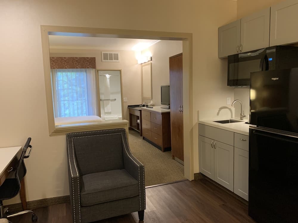 MainStay Suites John Wayne Airport by Choice Hotels gallery photo in Santa Ana, CA — image 4
