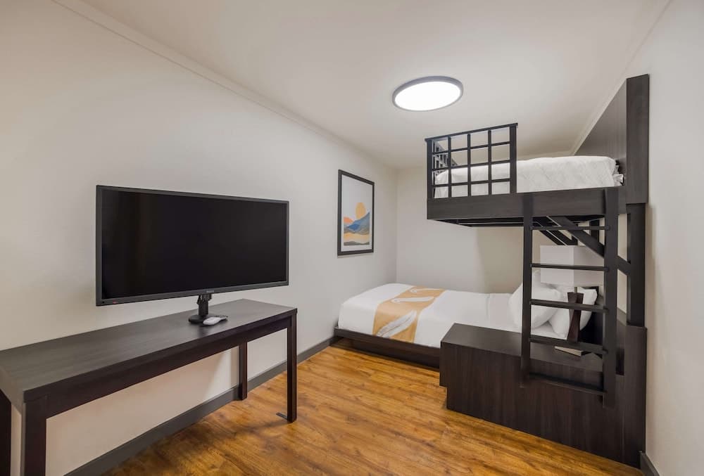 Quality Inn & Suites Castle Rock/SW Denver gallery photo in Castle Rock, CO — image 7