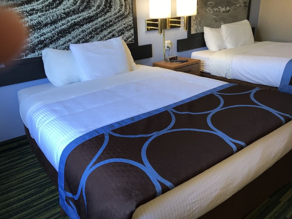 Boarders Inn & Suites by Cobblestone Hotels - Waterloo/Cedar Falls property views in Waterloo, IA — gallery photo 3