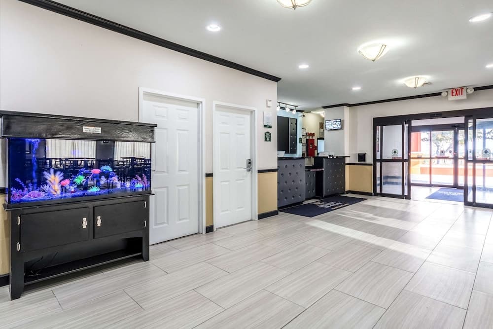 Quality Inn & Suites SeaWorld North property views in San Antonio, TX — gallery photo 3