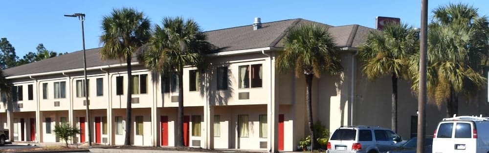 Guest Cottage & Suites By OYO Brunswick/Golden Isles featured exterior or lobby in Brunswick, GA — similar hotel