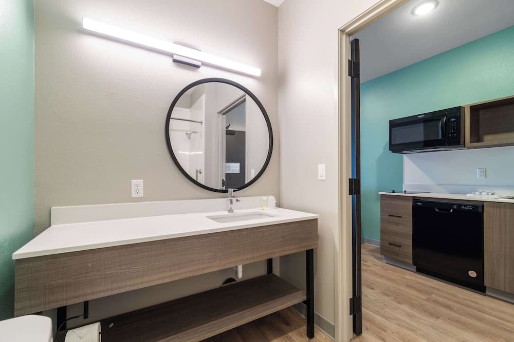 ECHO Suites Extended Stay by Wyndham Dallas Plano/Richardson gallery photo in Plano, TX — image 21