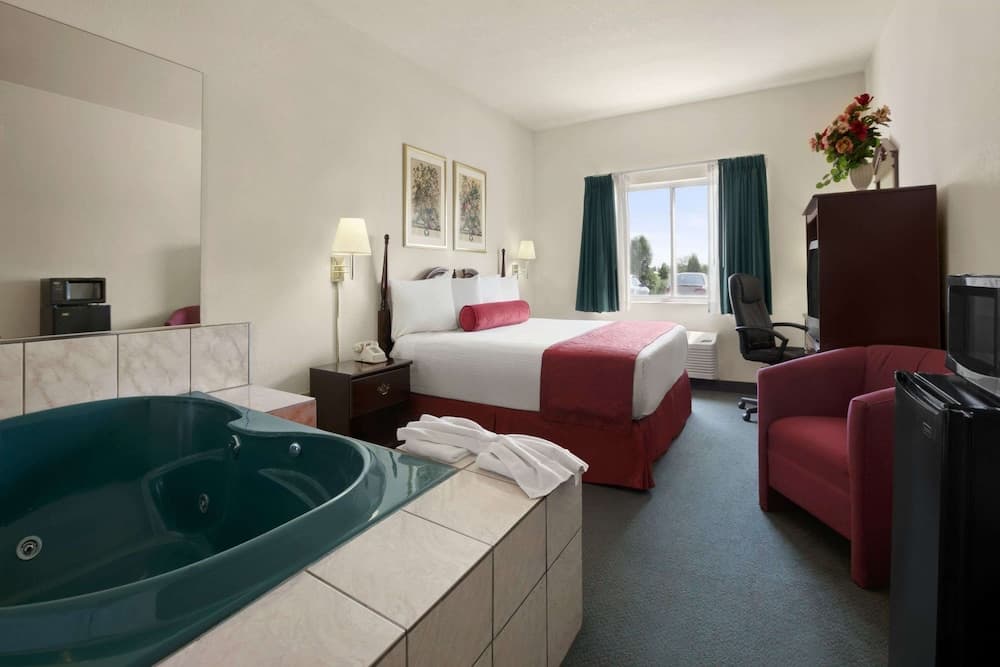 Days Inn & Suites by Wyndham Romeoville property views in Romeoville, IL — gallery photo 3