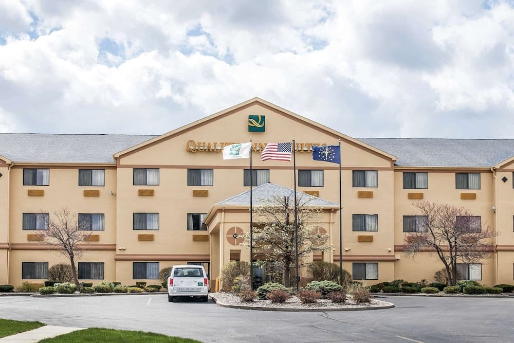 Quality Inn & Suites South Bend Airport — hotel in South Bend, Indiana