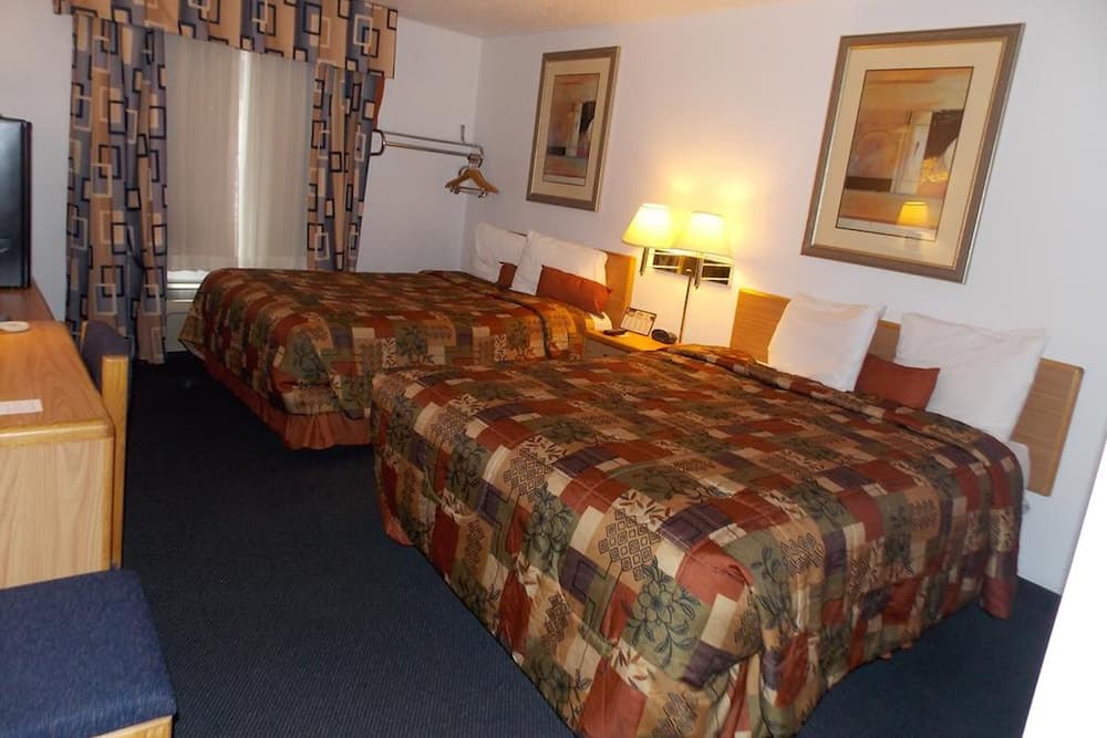 Norwood Inn and Suites - Minneapolis-St Paul Roseville interior in Roseville, MN — gallery photo 2