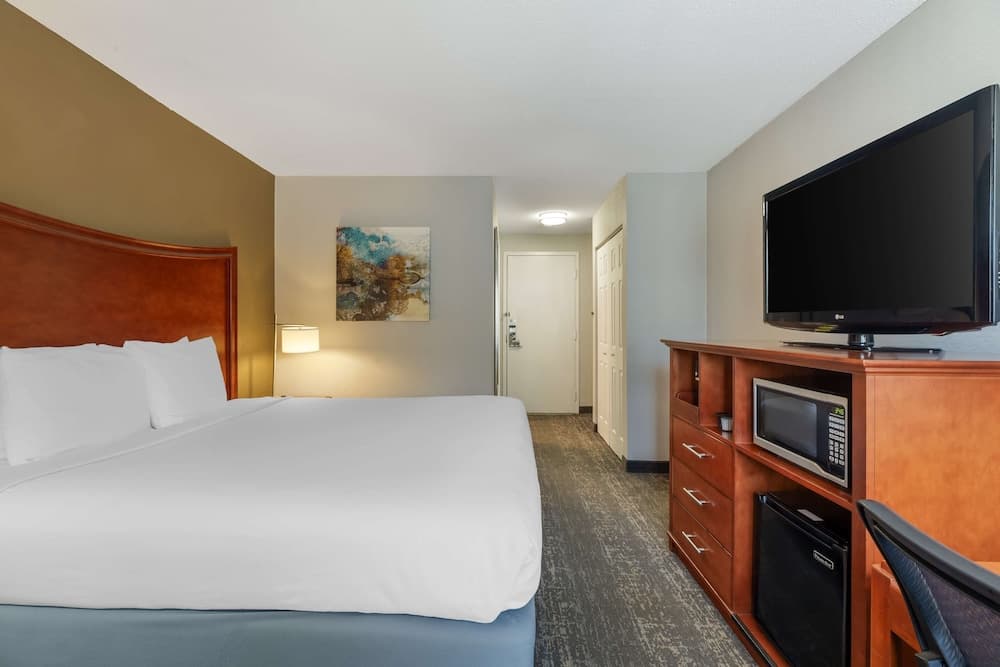 Clarion Inn North Haven - New Haven North gallery photo in North Haven — image 21