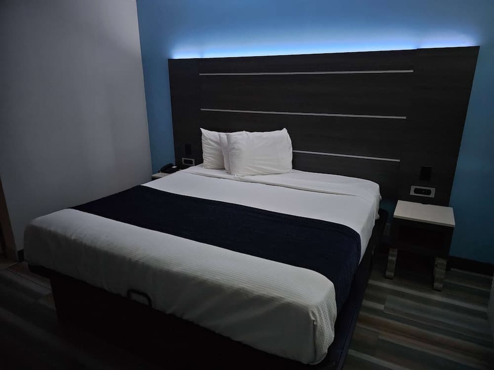 Travelodge by Wyndham Fullerton Near Anaheim gallery photo in Fullerton, CA — image 17
