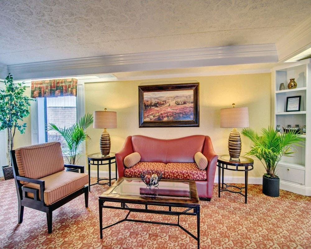 Quality Inn near Martinsville Speedway interior in Martinsville, VA — gallery photo 2