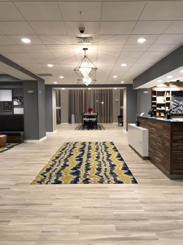 Hampton Inn & Suites Columbia Killian Road interior in Columbia, SC — gallery photo 2