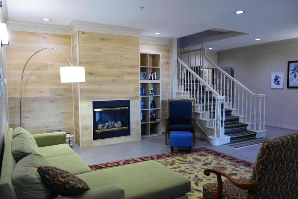 Country Inn & Suites by Radisson, Round Rock, TX interior in Round Rock, TX — gallery photo 2
