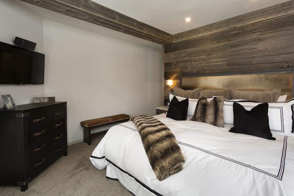 Snowmass Village by Gondola Resorts property views in Snowmass Village, CO — gallery photo 3