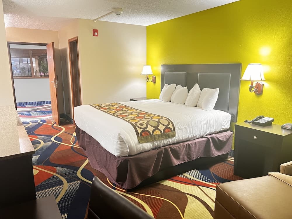 Apple Tree Inn and Suites property views in Independence, KS — gallery photo 3