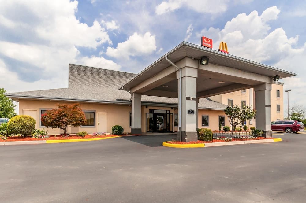 Econo Lodge Inn & Suites Middletown - Winchester South featured exterior or lobby in Middletown, VA — similar hotel