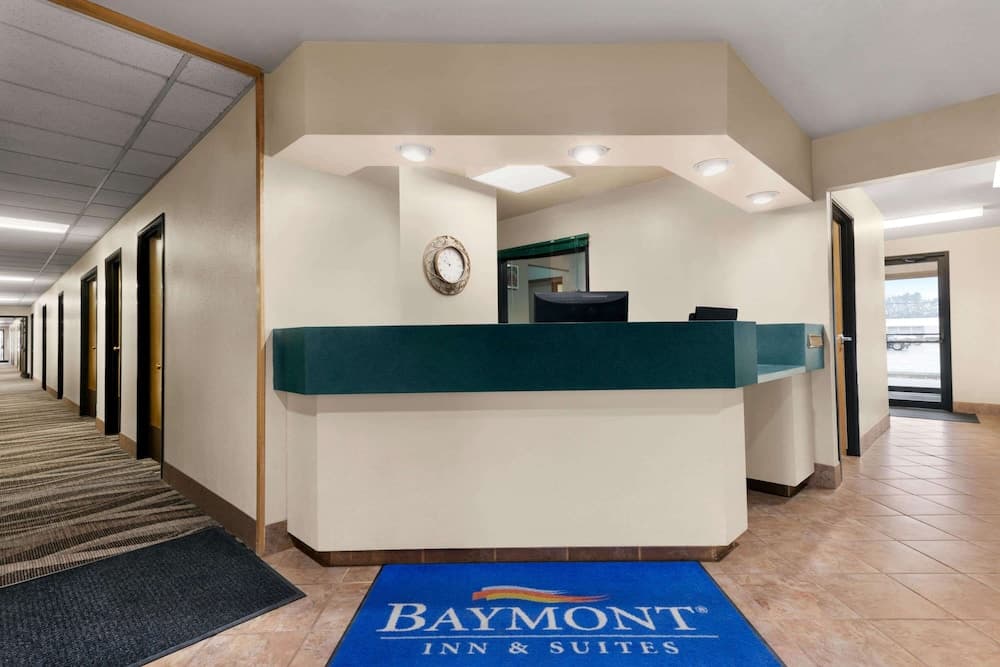 Baymont by Wyndham Sioux Falls West (67058) Sioux/ Near Airport interior in Sioux Falls, SD — gallery photo 2