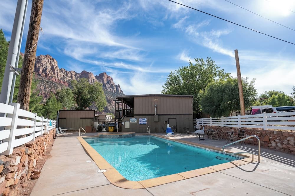 Petty Ranch Inn interior in Springdale, UT — gallery photo 2