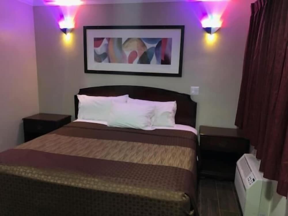 Mesa Motel gallery photo in Costa Mesa, CA — image 23