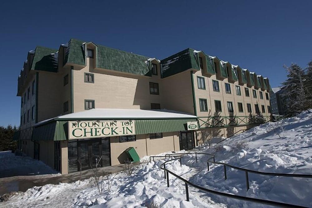 Top of the World featured exterior or lobby in Snowshoe — similar hotel