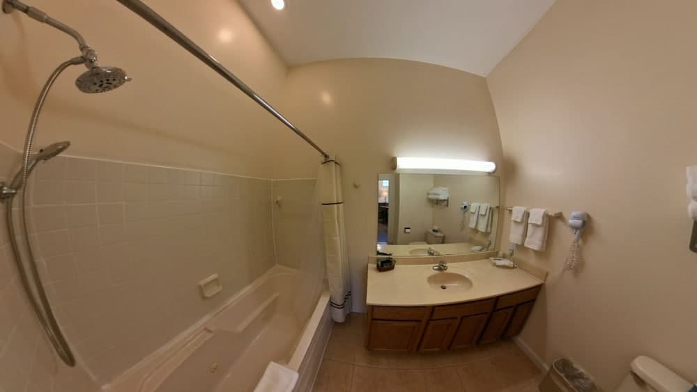 Grand Wood Suites gallery photo in Nashville, IN — image 18