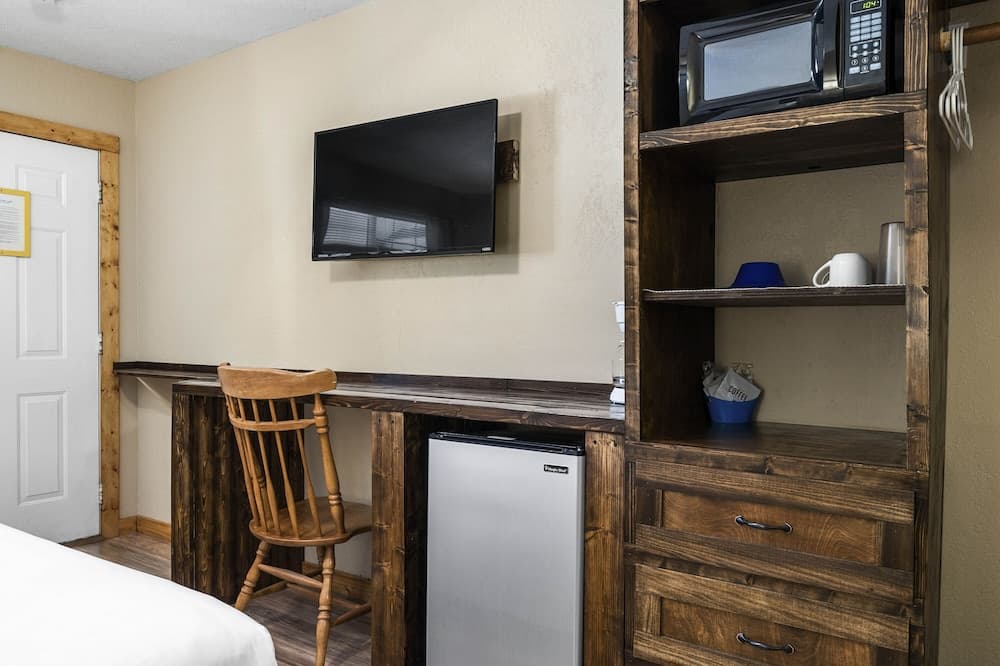 The Claire Hotel interior in Canyon Lake, TX — gallery photo 2