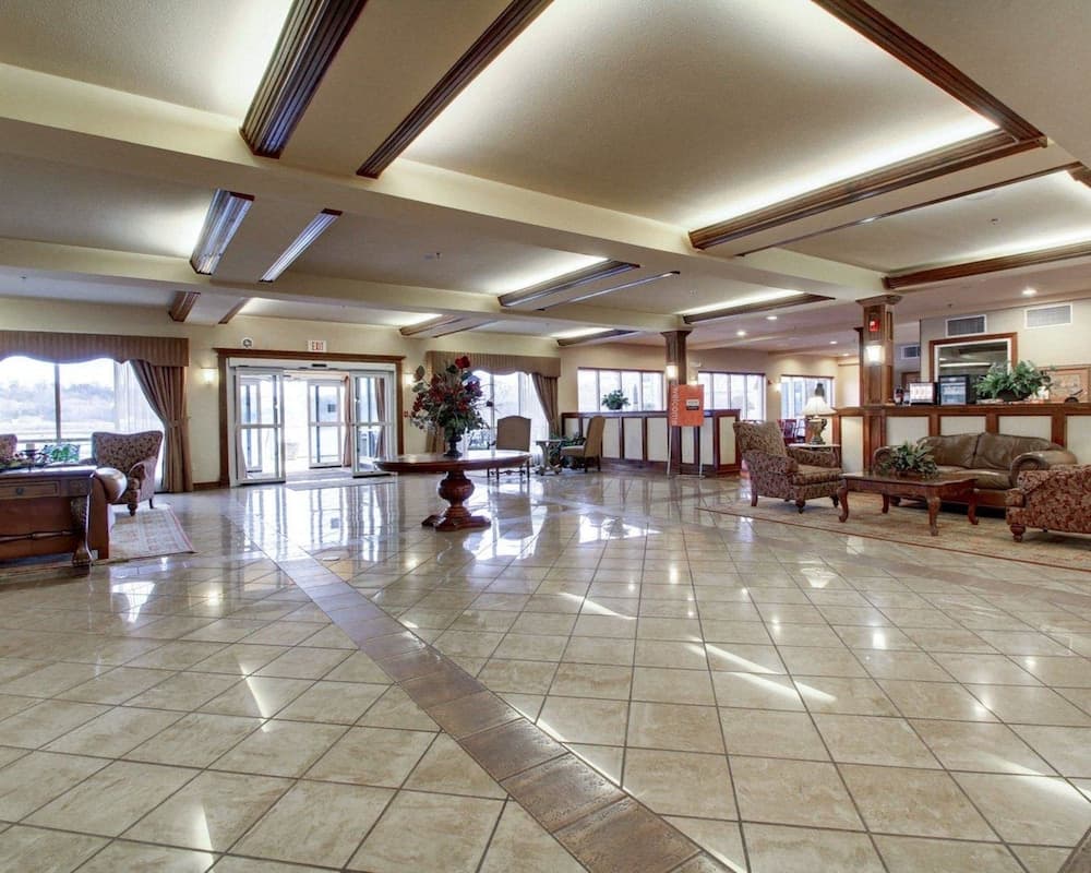 Clarion Suites Vidalia Riverfront interior in Vidalia, LA — gallery photo 2