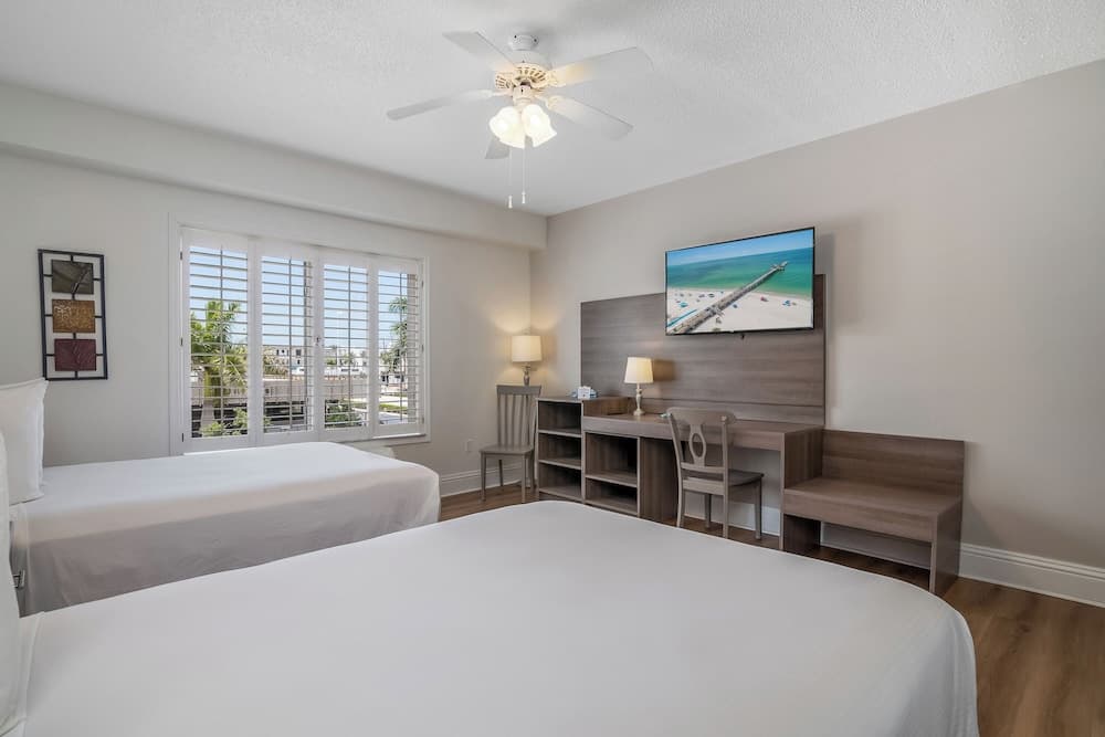 Naples Park Central Hotel gallery photo in Naples, FL — image 9