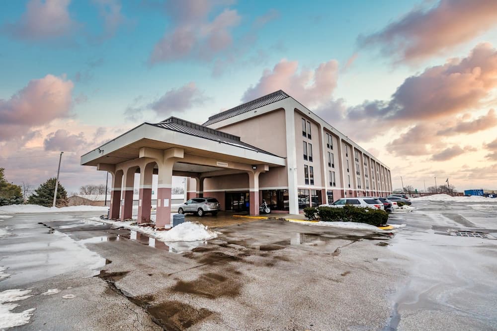 New Victorian Inn & Suites featured exterior or lobby in Omaha, NE — similar hotel
